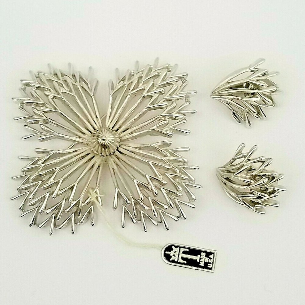 Vintage Jewels by Trifari Brooch Set J7